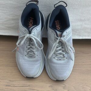 Hoka Women’s Light Gray Bondi 7 Shoes